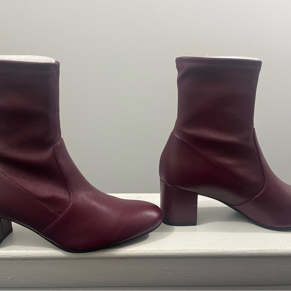 Stuart Weitzman Burgundy/Cranberry Heeled Boots. Stylish and comfortable. - Picture 10 of 12